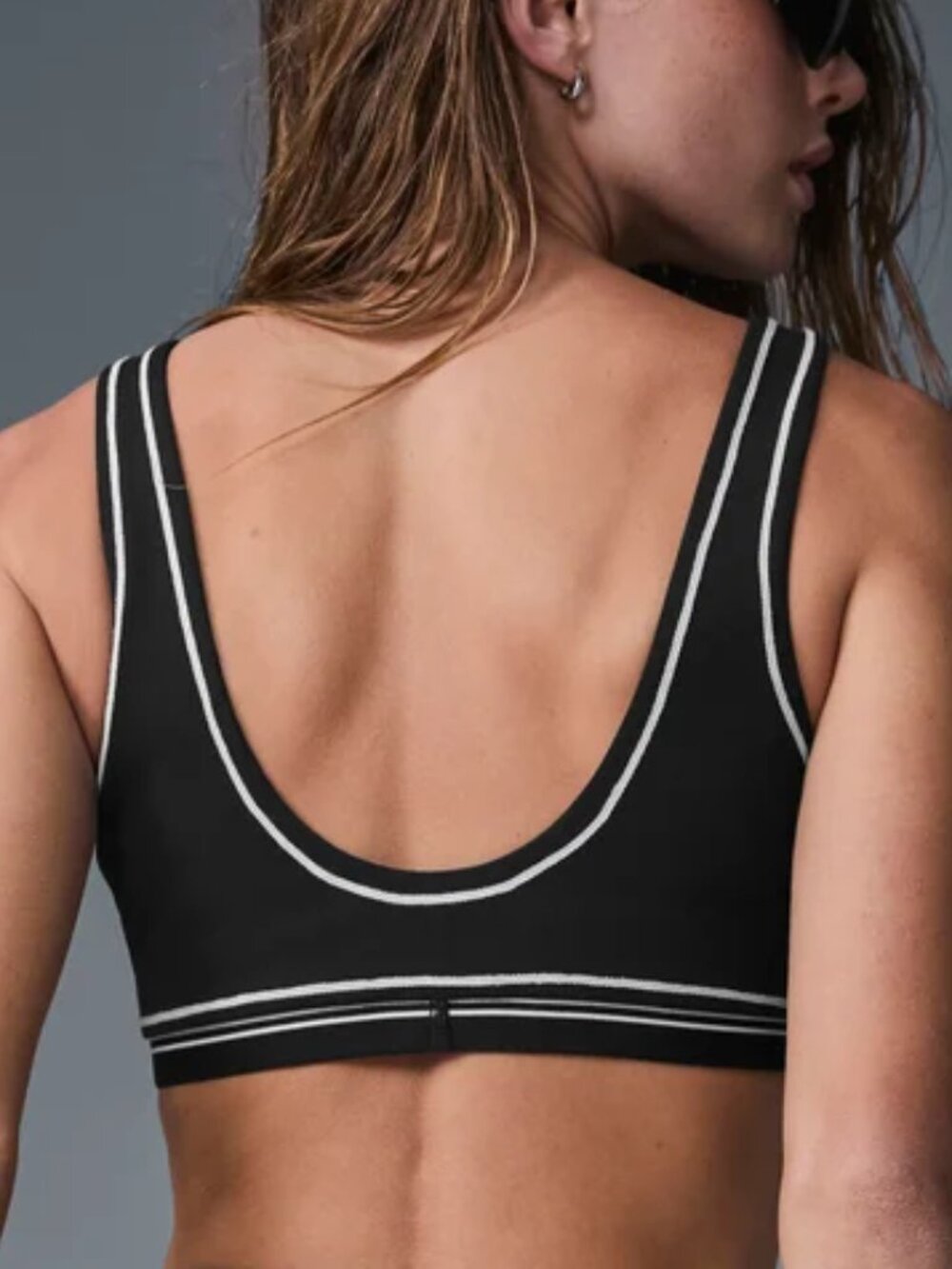New With Tags🖤ALO Yoga Airbrush Heart Throb Sports Bra Black/White🎀 - Picture 9 of 10